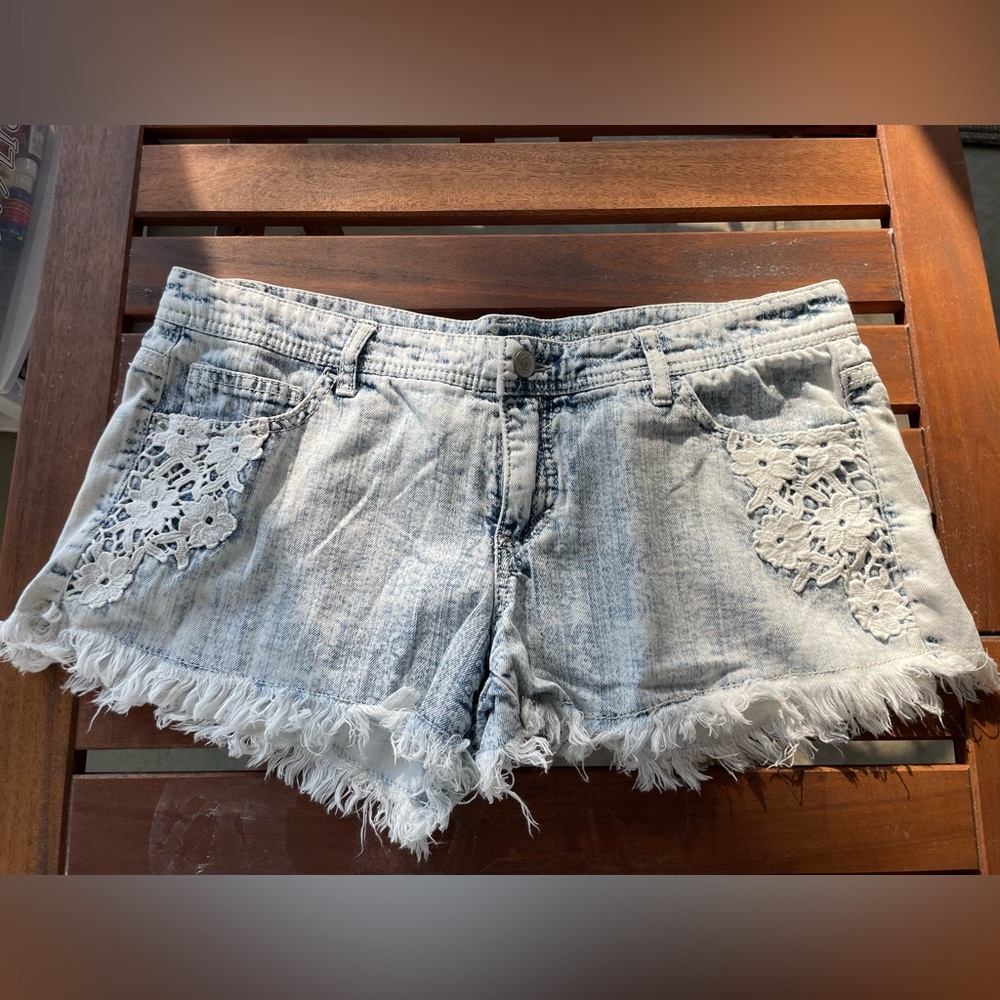 Low rise short shorts